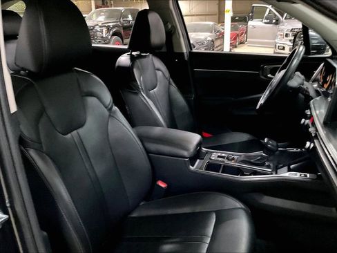 Used 2024 Kia Sorento S image 7