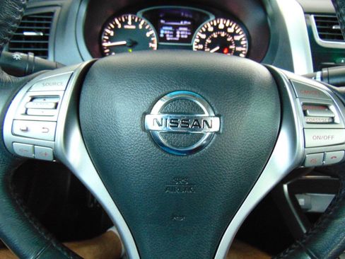Used 2015 Nissan Altima 2.5 SL FWD image 11