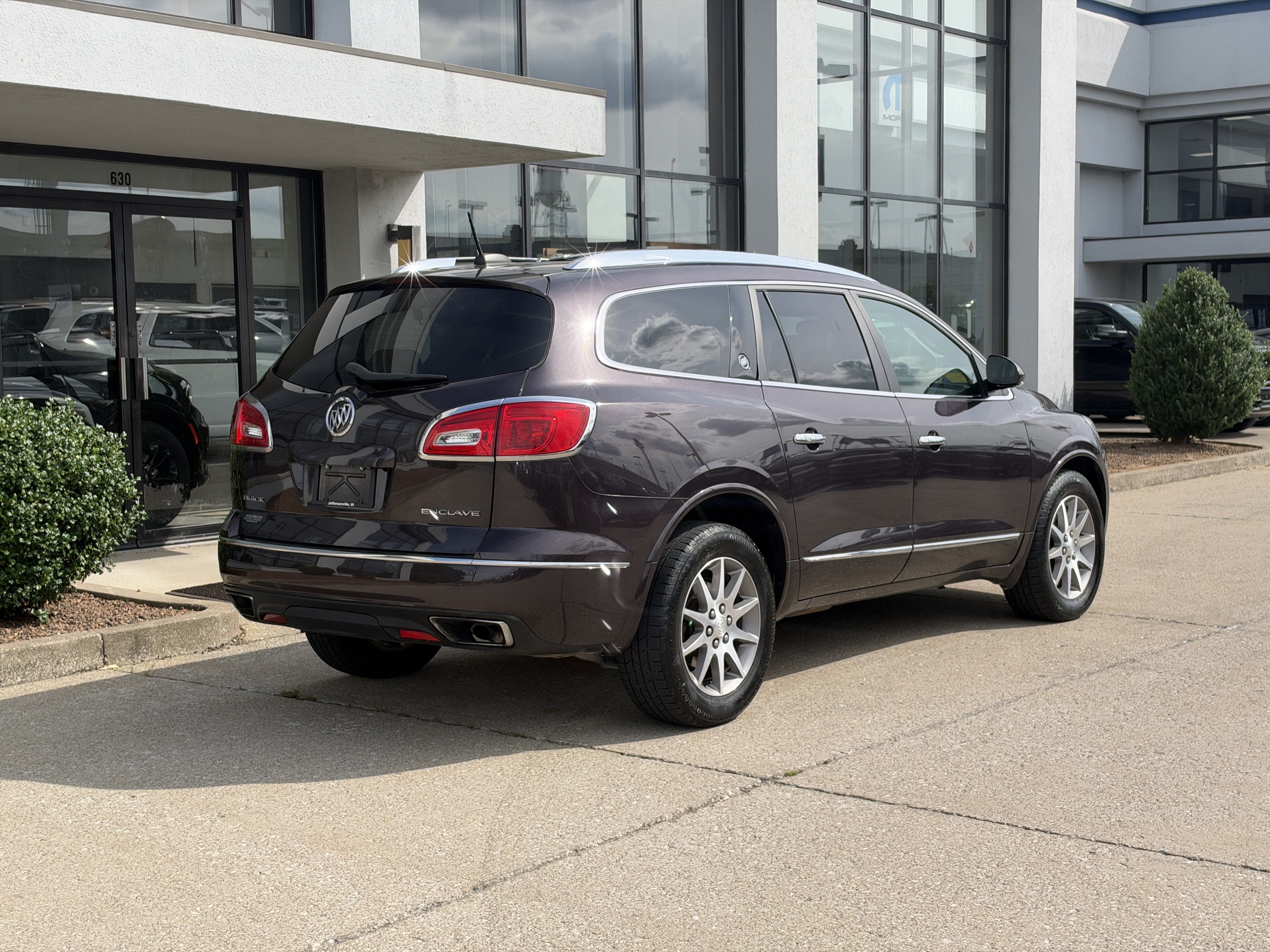 Used 2016 Buick Enclave Leather FWD image 4