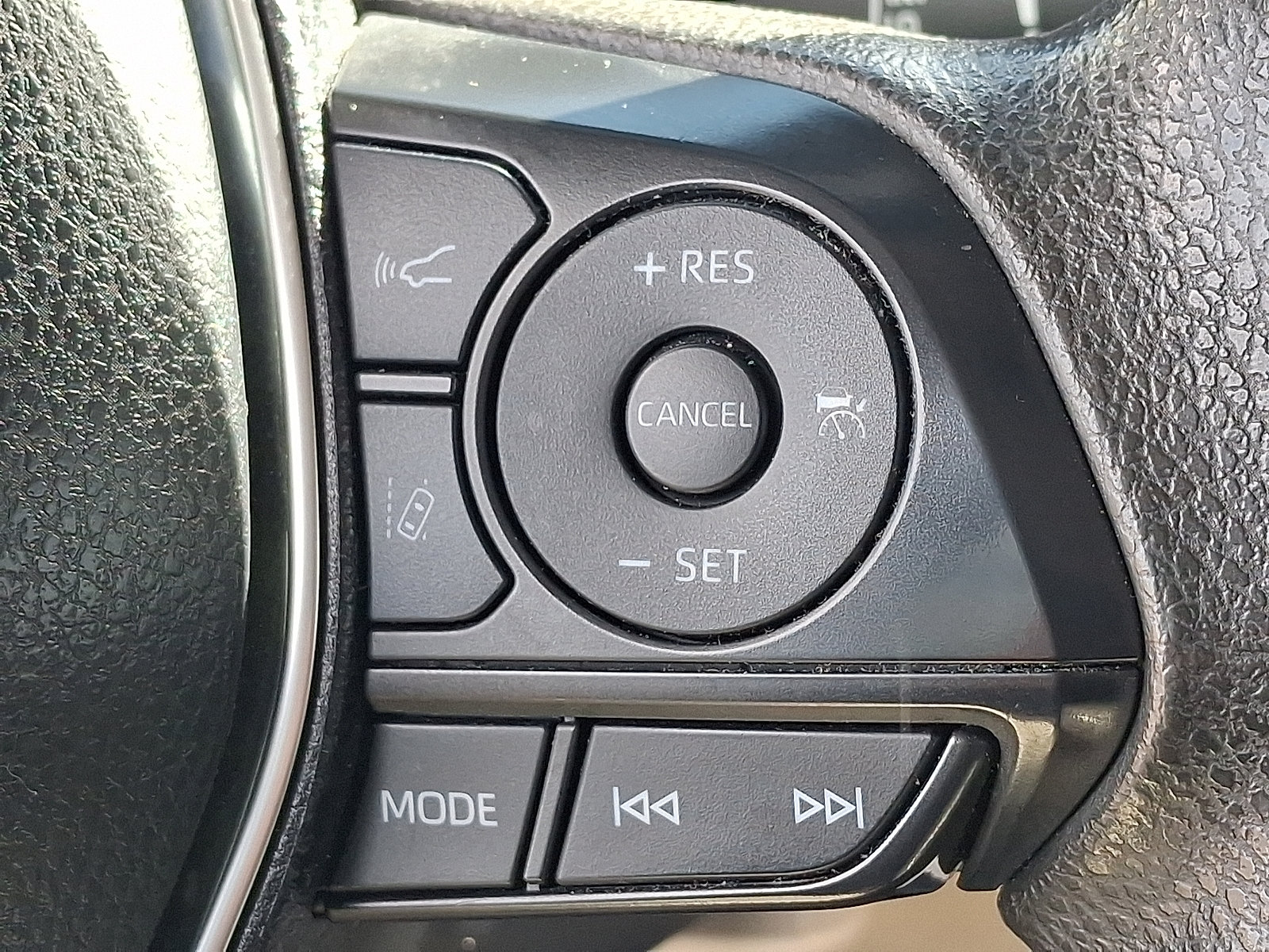 Used 2018 Toyota Camry LE w/ Convenience Package FWD image 22