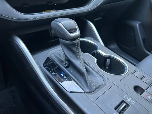 Certified 2023 Toyota Highlander XLE image 27