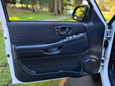 Used 2004 Chevrolet Blazer LS w/ Preferred Equipment Group image 33