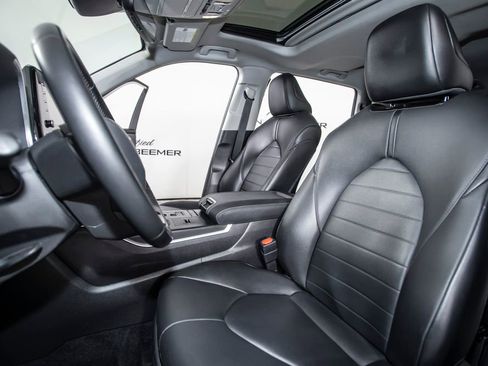 Used 2021 Toyota Highlander XLE FWD image 14