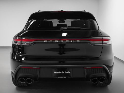 Certified 2026 Porsche Macan AWD/4WD image 11