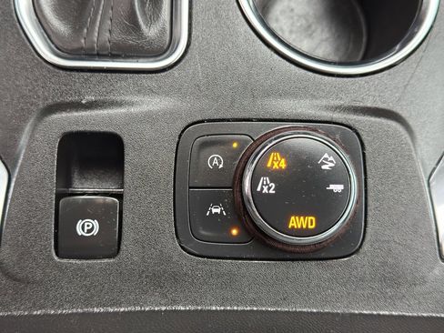 Used 2023 Chevrolet Traverse Premier image 16