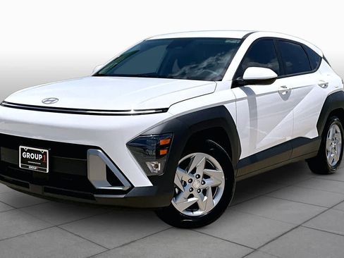 Used 2026 Hyundai Kona SE FWD image 2