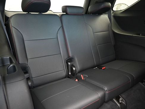 Used 2024 Chevrolet Traverse RS image 57