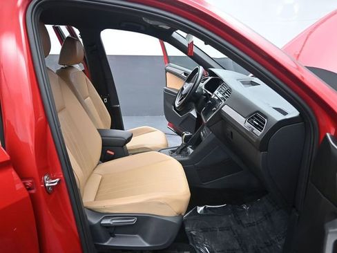 Used 2022 Volkswagen Tiguan SE FWD image 14