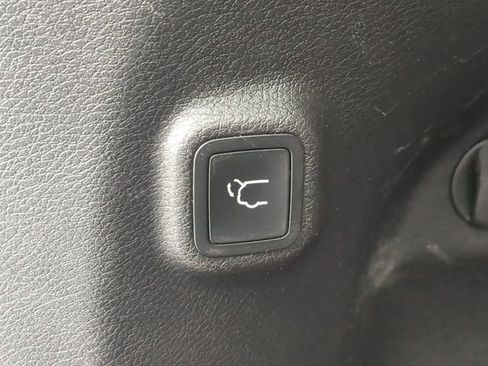 Used 2022 Jeep Cherokee Limited AWD/4WD image 15