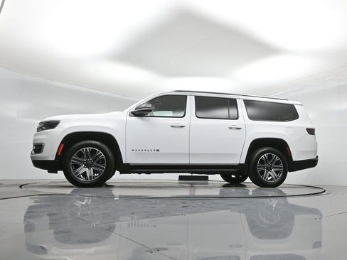 Used 2024 Jeep Wagoneer L Series II image 8