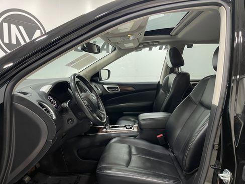 Used 2019 Nissan Pathfinder Platinum image 13