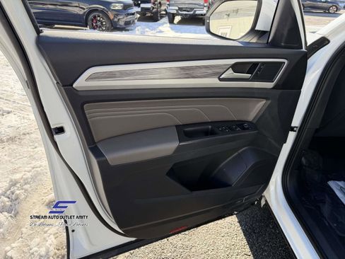 Used 2022 Volkswagen Atlas Cross Sport SE image 30