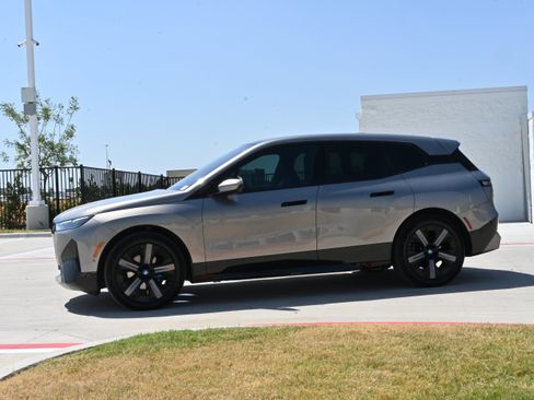 Used 2024 BMW iX xDrive50 w/ Sport Package AWD/4WD image 6