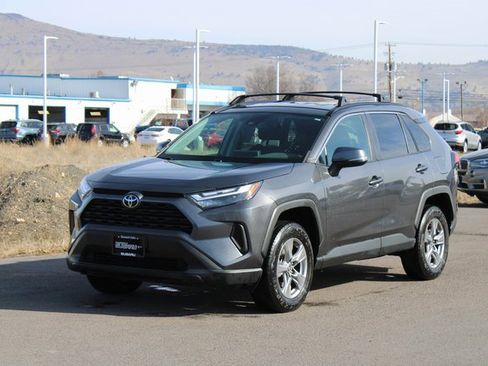 Used 2022 Toyota RAV4 XLE image 7