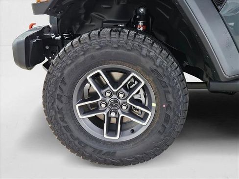 New 2025 Jeep Gladiator Mojave w/ Convenience Group image 10