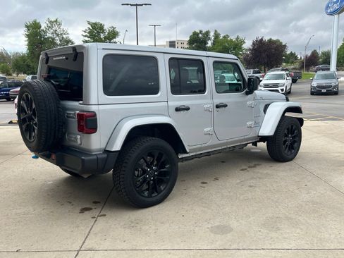 Used 2024 Jeep Wrangler Unlimited Sahara AWD/4WD image 5