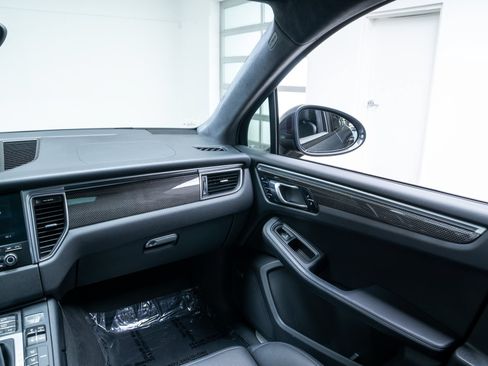 Used 2017 Porsche Macan Turbo AWD/4WD image 10
