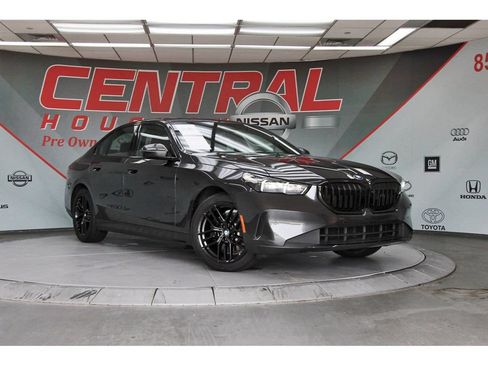 Used 2025 BMW 530i RWD image 1