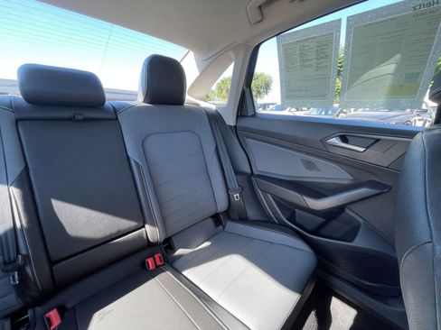 Used 2025 Volkswagen Jetta SE image 37