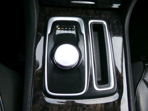 Used 2018 Chrysler 300 Limited image 25