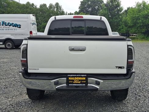 Used 2011 Toyota Tacoma 4x4 Double Cab w/ SR5 Pkg #2 image 6