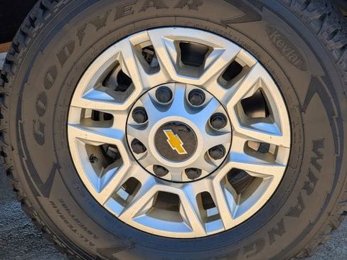 Used 2020 Chevrolet Silverado 2500 LT AWD/4WD image 10