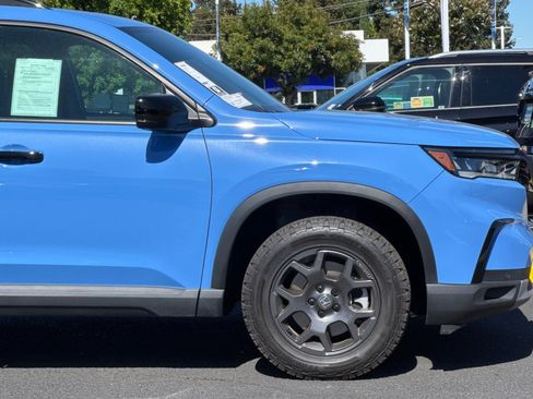 Used 2025 Honda Pilot TrailSport image 35