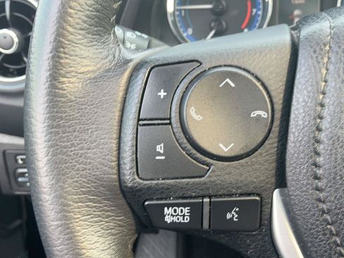 Used 2018 Toyota Corolla XLE FWD image 18