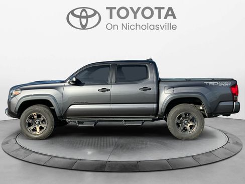 Used 2017 Toyota Tacoma TRD Sport w/ Premium & Technology Package image 3