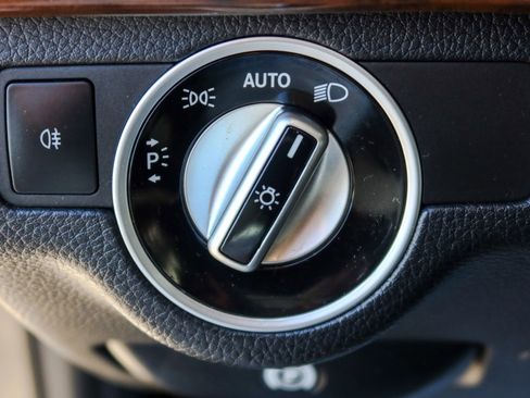 Used 2015 Mercedes-Benz GLK 350 4MATIC image 13