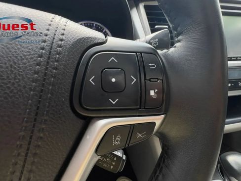 Used 2017 Toyota Highlander XLE AWD/4WD image 46