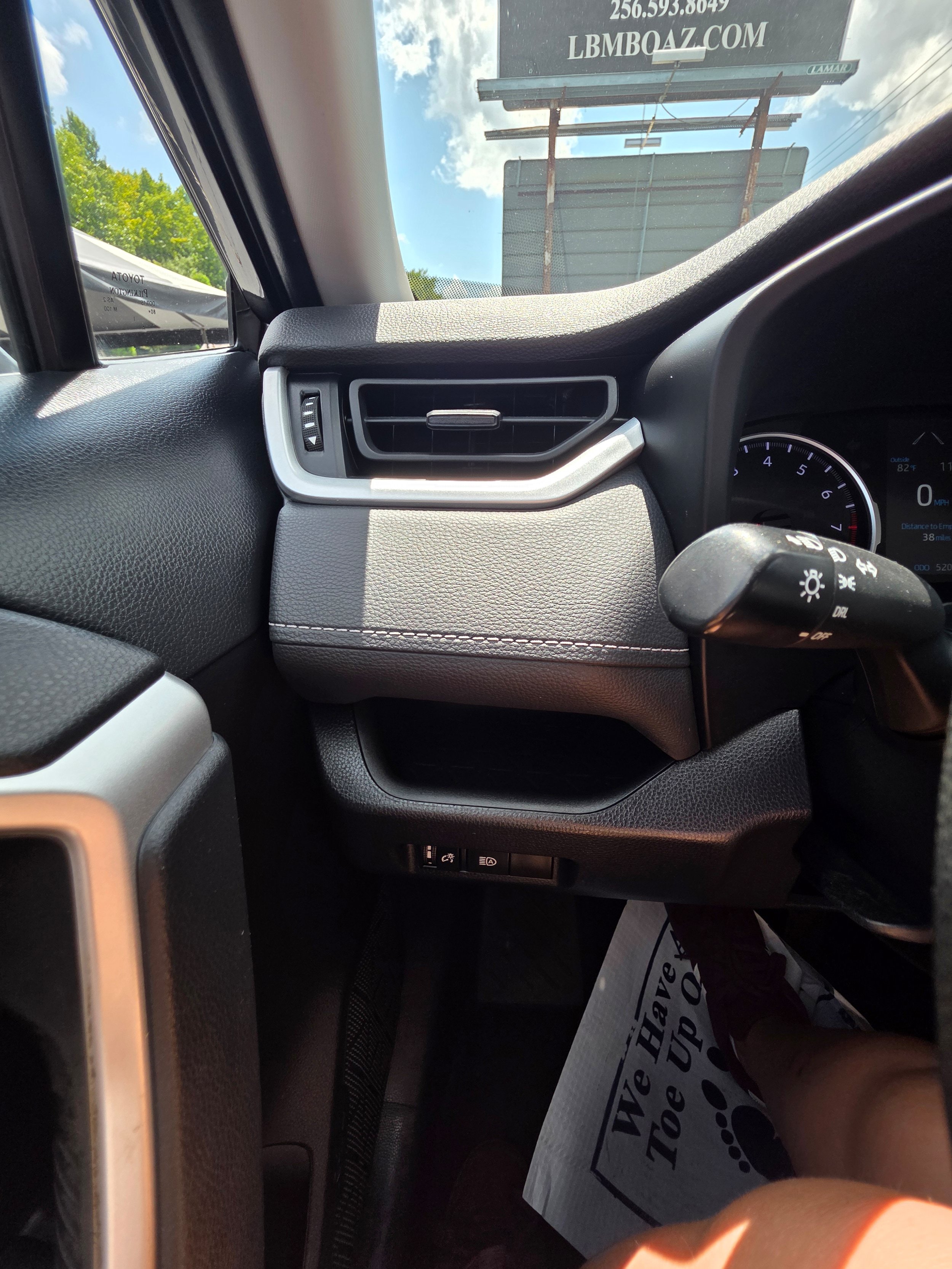 Used 2022 Toyota RAV4 LE w/ Carpet Mat Package (TMS) AWD/4WD image 15