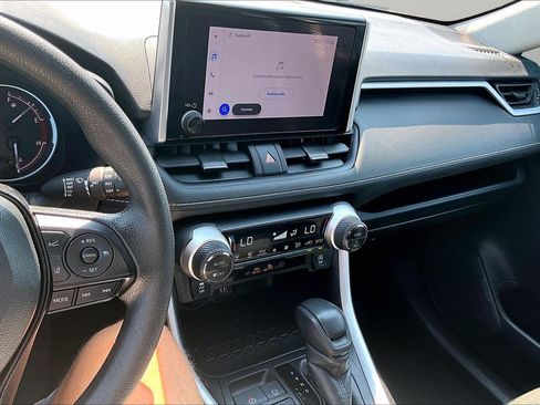 Used 2024 Toyota RAV4 XLE FWD image 6