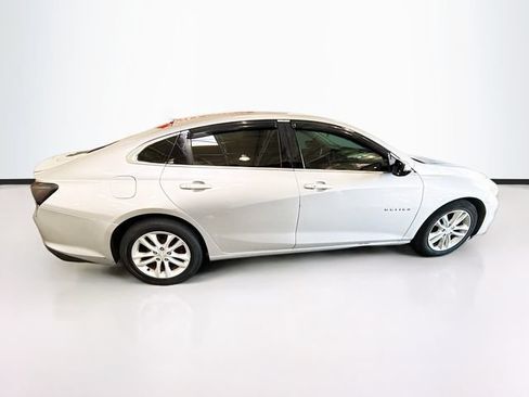 Used 2017 Chevrolet Malibu LT FWD image 5