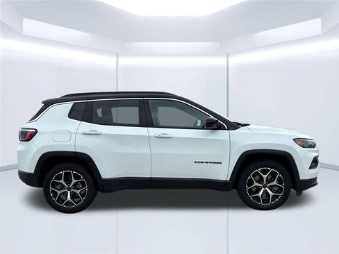 Used 2025 Jeep Compass Limited AWD/4WD image 8