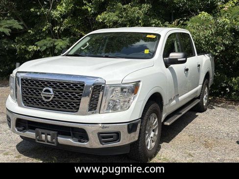 Used 2018 Nissan Titan SV AWD/4WD image 3