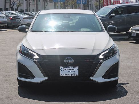 Used 2023 Nissan Altima 2.5 SR FWD image 2