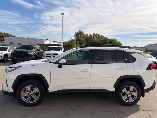 Used 2024 Toyota RAV4 XLE FWD image 4