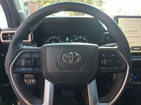 Used 2025 Toyota Tacoma Limited AWD/4WD image 20