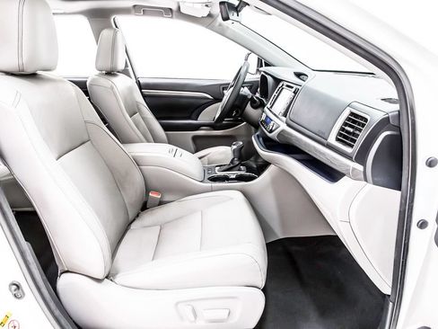 Used 2017 Toyota Highlander Limited FWD image 32