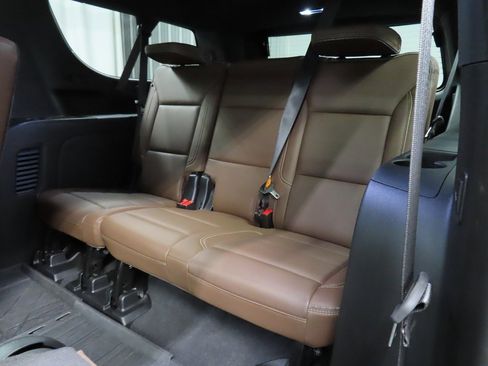 Used 2024 Chevrolet Suburban High Country image 12