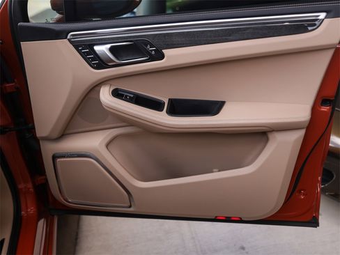 Certified 2022 Porsche Macan GTS image 35