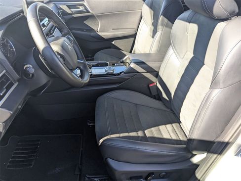 Used 2025 Mitsubishi Outlander SE image 21