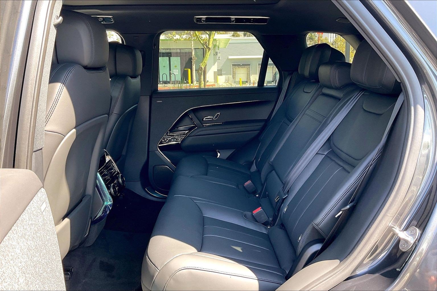New 2026 Land Rover Range Rover Sport Dynamic SE AWD/4WD image 17