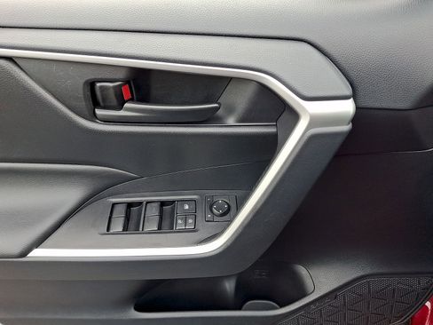 Used 2019 Toyota RAV4 LE w/ All Weather Liner Package AWD/4WD image 10