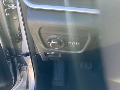 New 2025 Jeep Grand Cherokee Altitude image 28