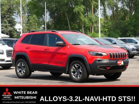 Used 2019 Jeep Cherokee Trailhawk w/ Cold Weather Group AWD/4WD image 1