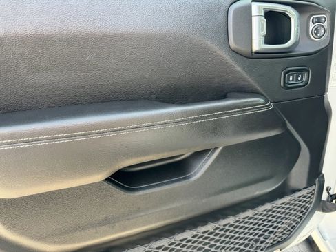 Used 2021 Jeep Wrangler Unlimited Sahara image 11