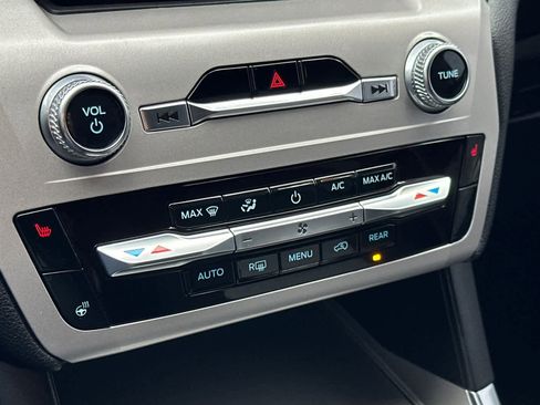 Used 2023 Ford Explorer XLT w/ Equipment Group 202A image 23