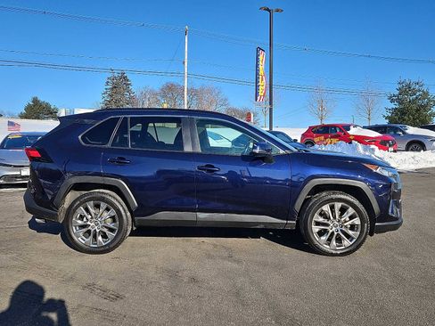 Used 2020 Toyota RAV4 XLE Premium image 8